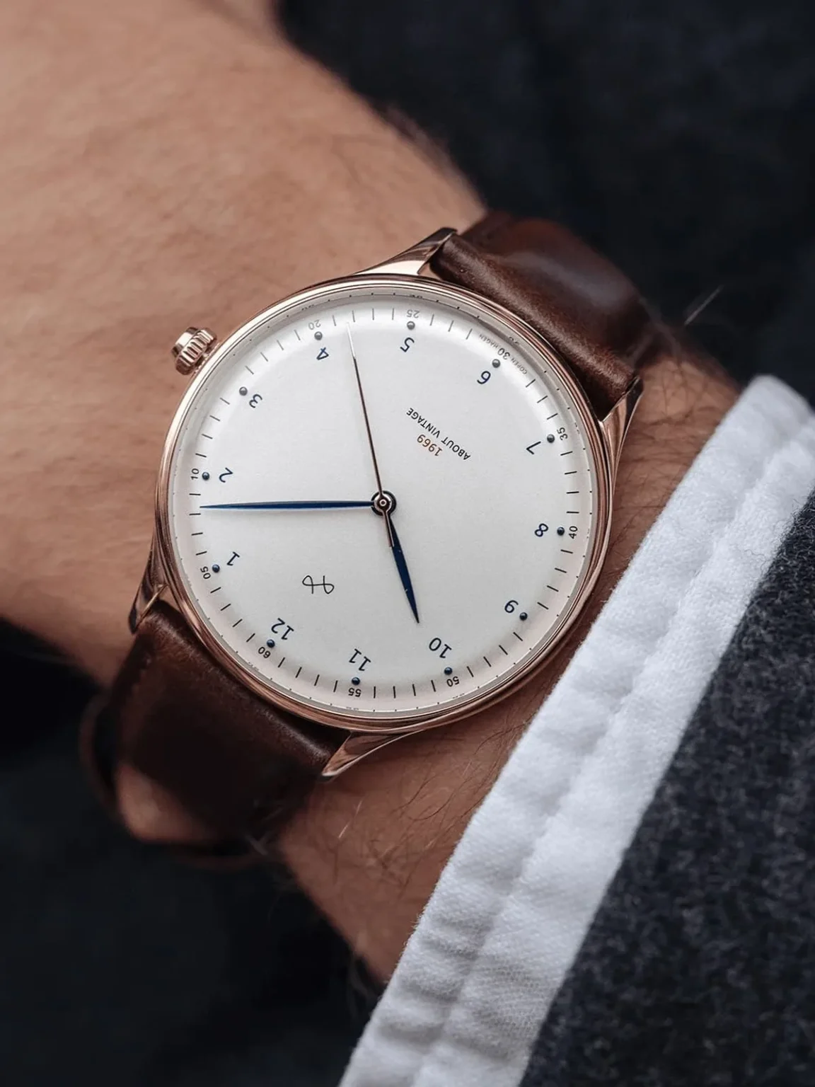 The 1820 Vintage - Gold/White - Image 2
